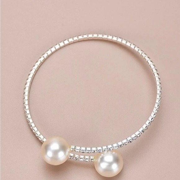 Rhinestone & Faux Pearl Decor Cuff
Bangle - Picture 3 of 4